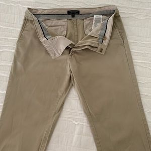 Banana Republic Chino Pants 33x32